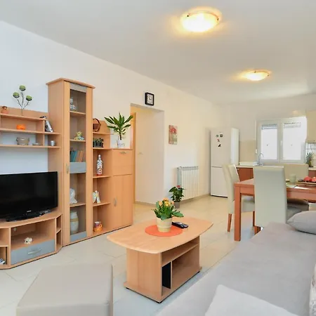 Apartment Crnjina 1100 *