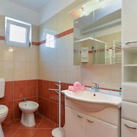 Apartment Crnjina 1100 *