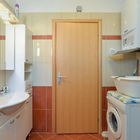 Apartment Crnjina 1100 *