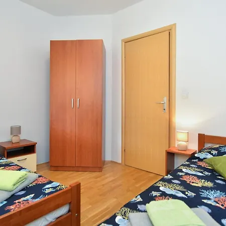 شقة Apartment Crnjina 1100 *