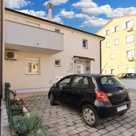 Apartment Crnjina 1100 *
